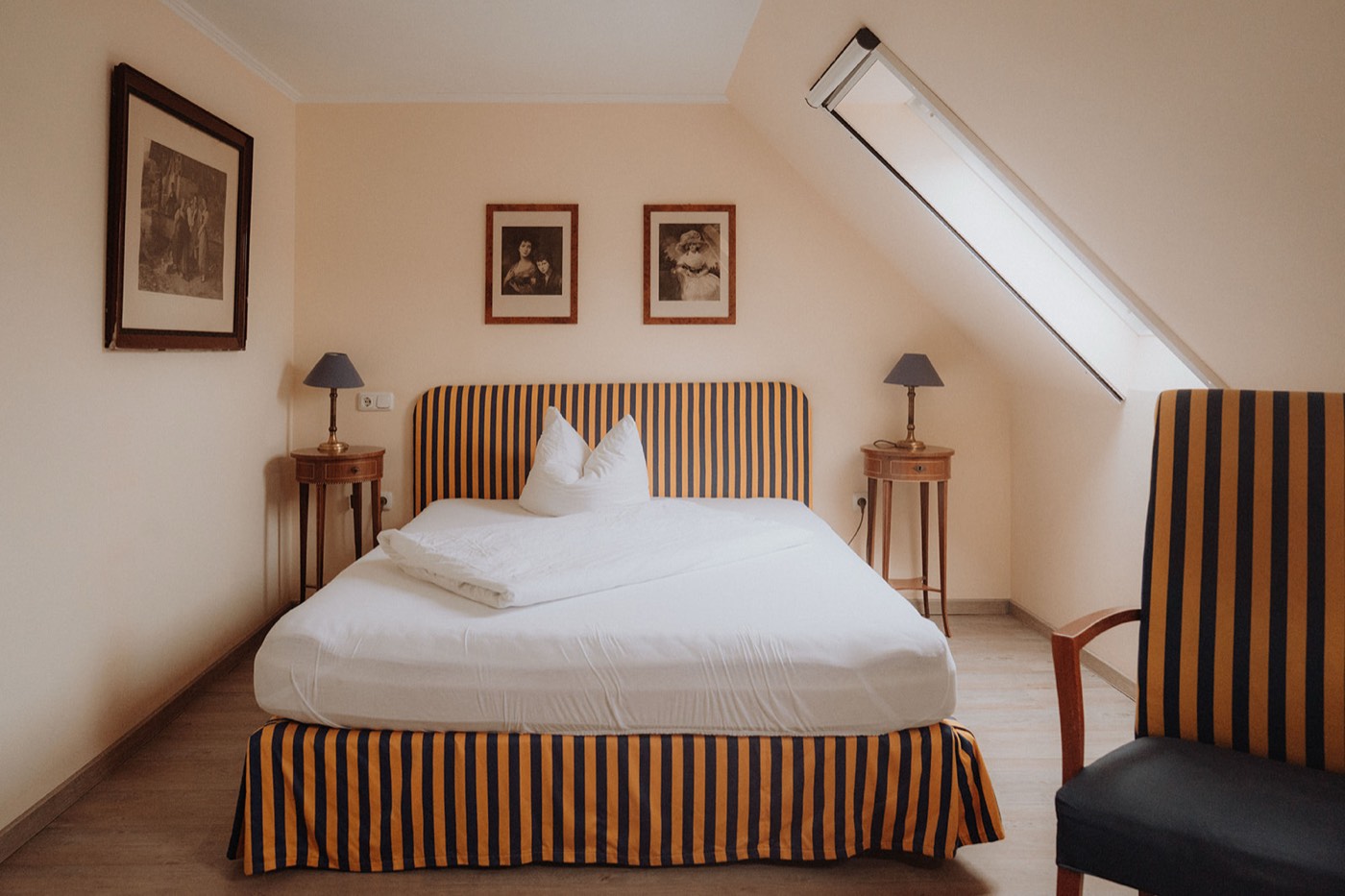 Doppelbett-Zimmer in der Pension am Museum